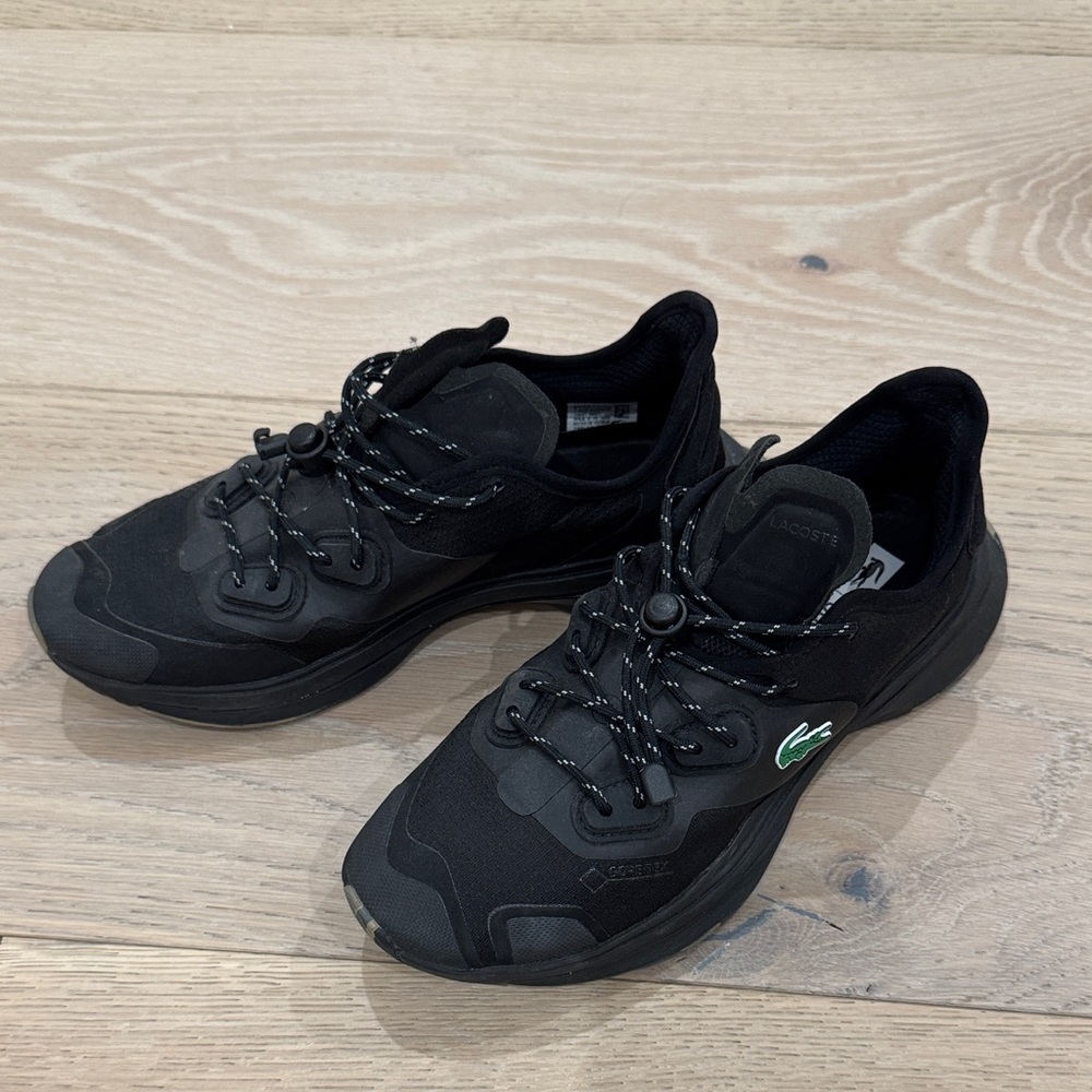 Lacoste Women’s Black and Green Sneakers, really nice for everyday wear!